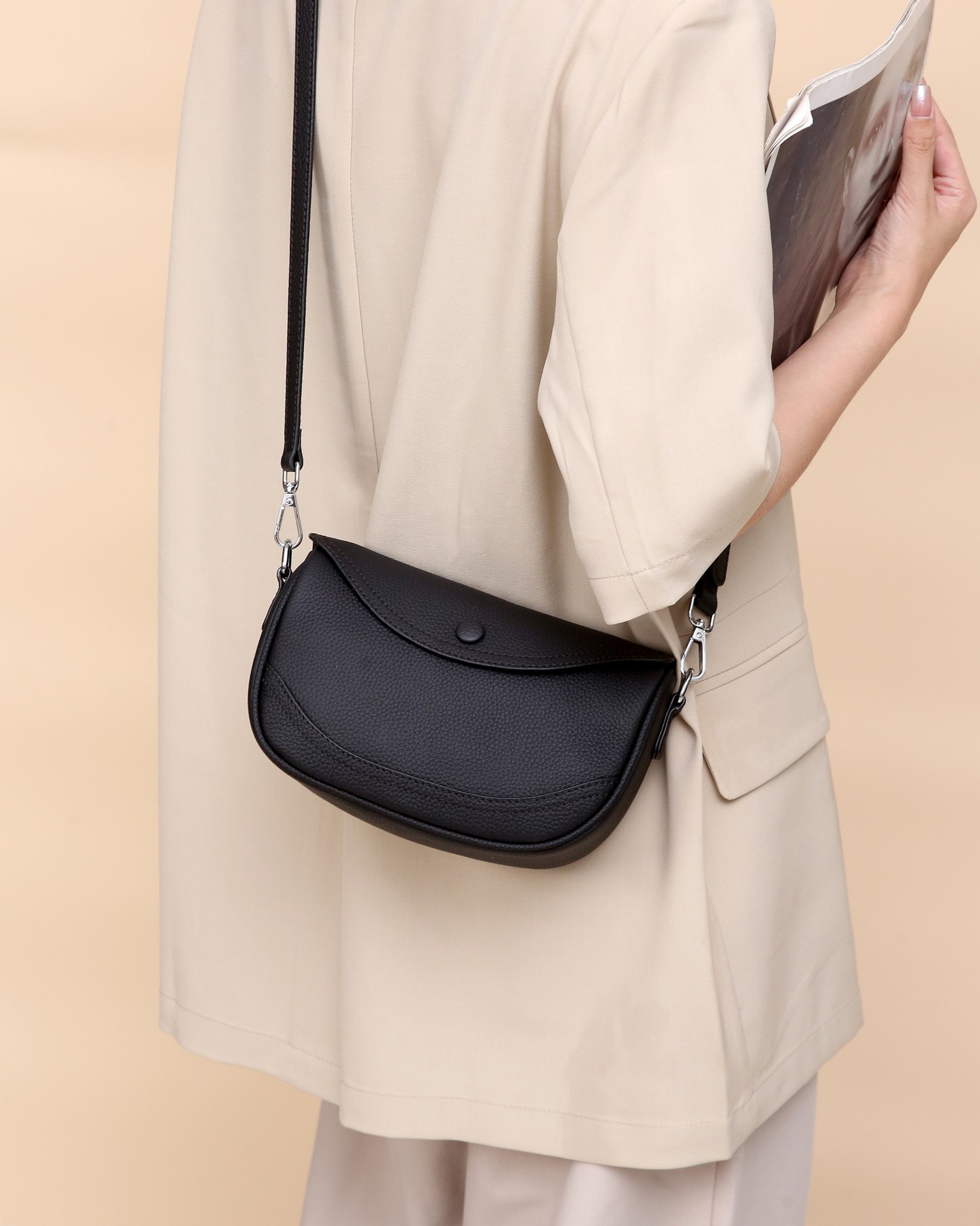 Women's Black Half-Moon Crossbody Bag